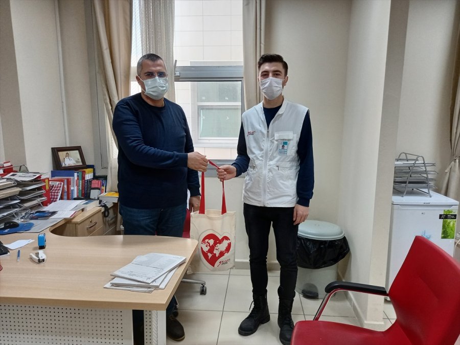 Genç Yeryüzü Doktorları Topluluğu'ndan Kovid-19 Servisi Çalışanlarına