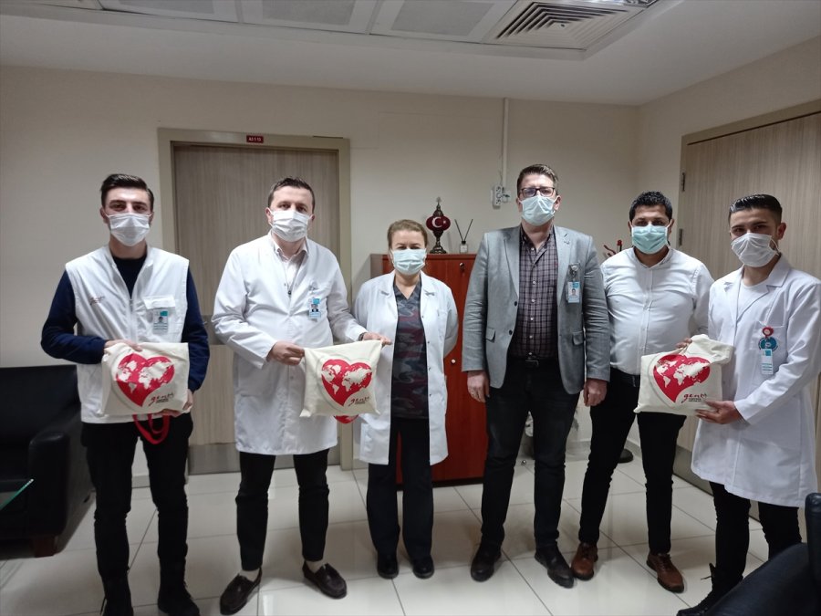 Genç Yeryüzü Doktorları Topluluğu'ndan Kovid-19 Servisi Çalışanlarına