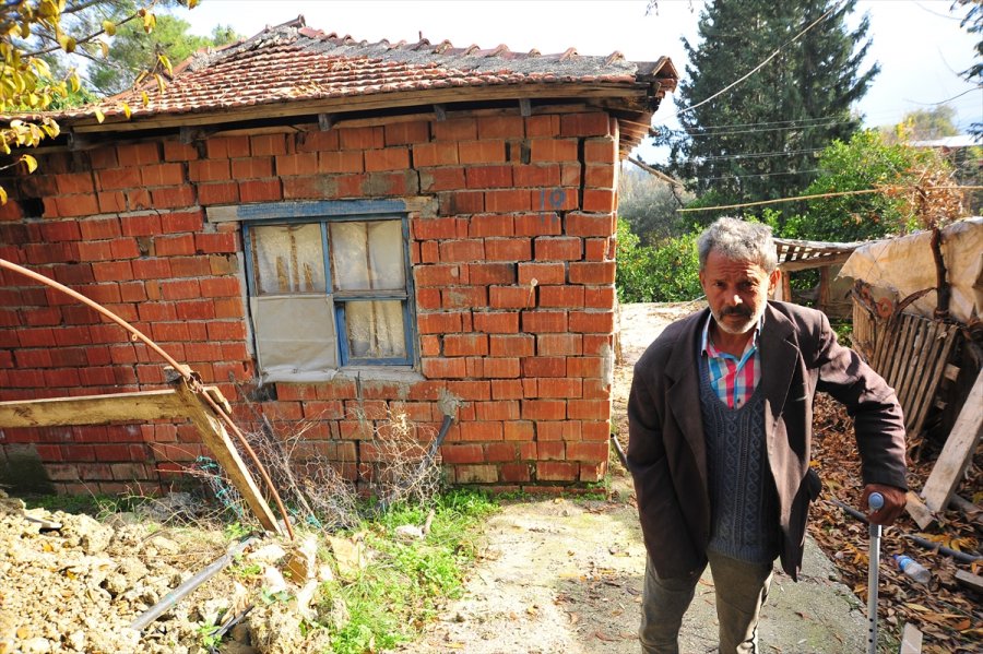 Harabe Evde Yaşayan Engellinin Yüzünü Hayırseverler Güldürdü