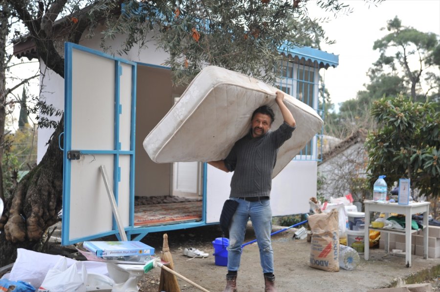 Harabe Evde Yaşayan Engellinin Yüzünü Hayırseverler Güldürdü