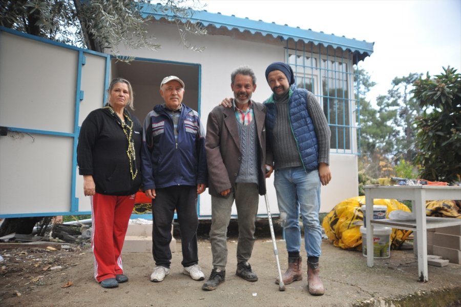 Harabe Evde Yaşayan Engellinin Yüzünü Hayırseverler Güldürdü