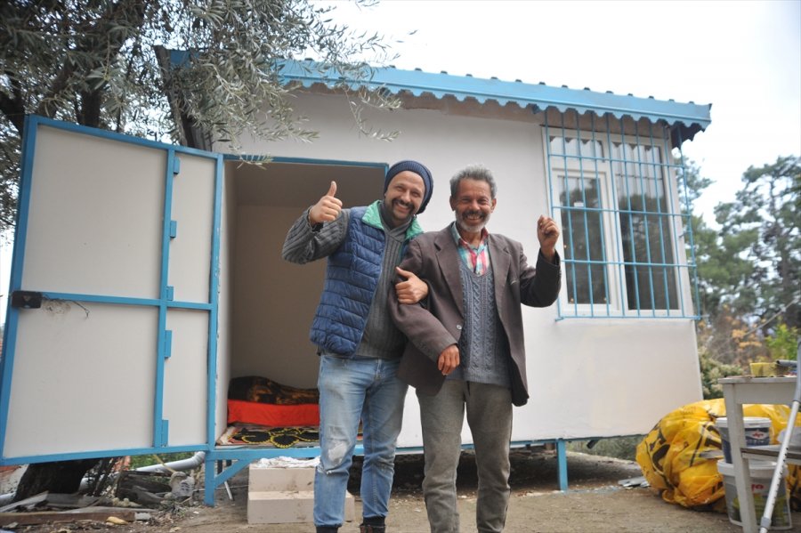 Harabe Evde Yaşayan Engellinin Yüzünü Hayırseverler Güldürdü