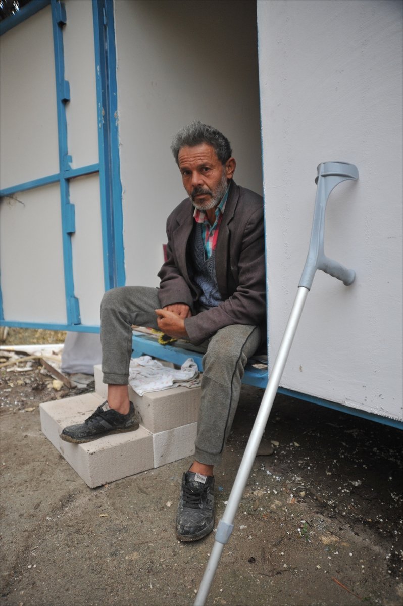 Harabe Evde Yaşayan Engellinin Yüzünü Hayırseverler Güldürdü