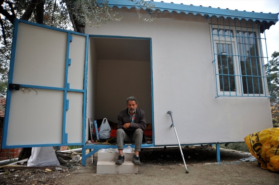 Harabe Evde Yaşayan Engellinin Yüzünü Hayırseverler Güldürdü