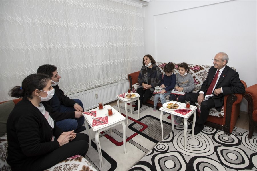 Kılıçdaroğlu Ve Eşinden Ev Ziyareti