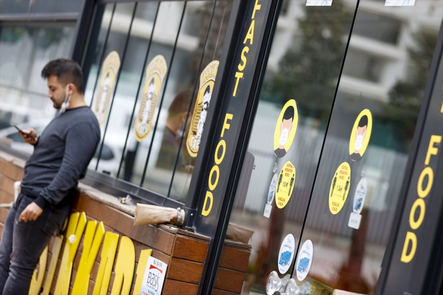 Kovid-19 Çıkartmaları Hayatın Her Alanında Kendini Hissettiriyor