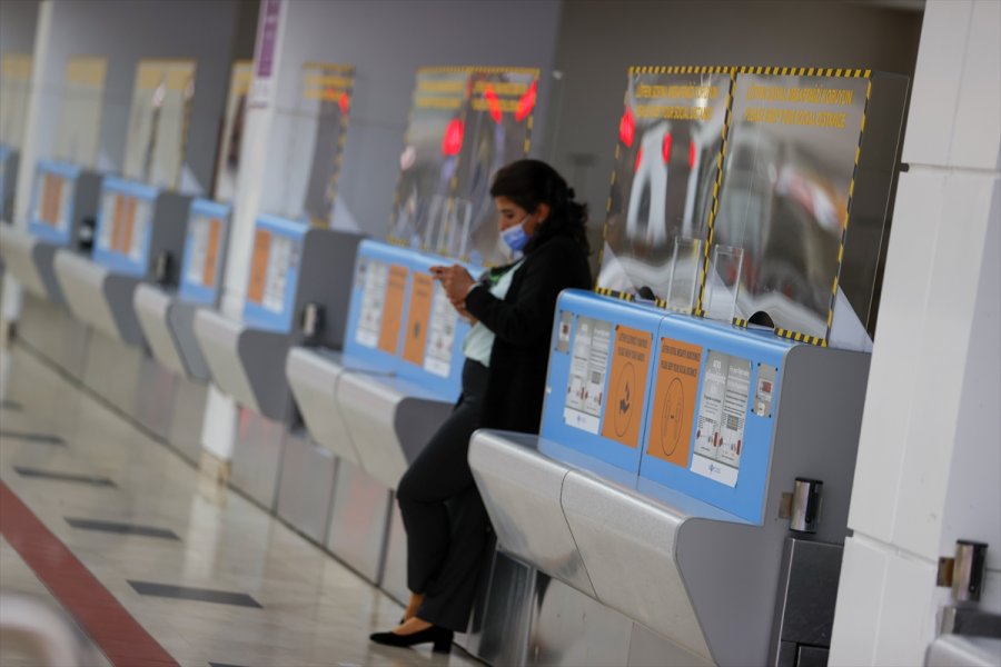 Kovid-19 Çıkartmaları Hayatın Her Alanında Kendini Hissettiriyor