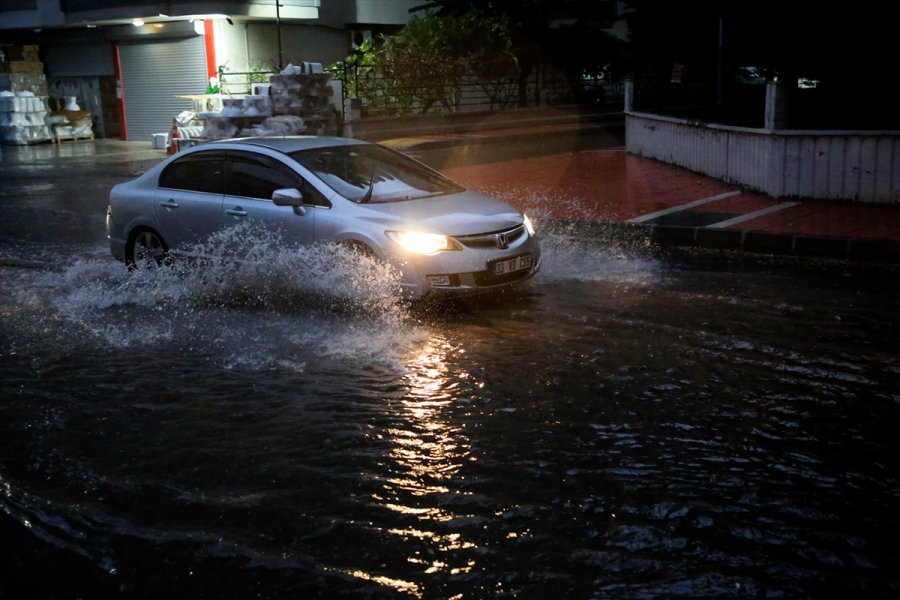 Güncelleme 2 - Mersin'de Sağanak Ve Dolu Etkili Oluyor