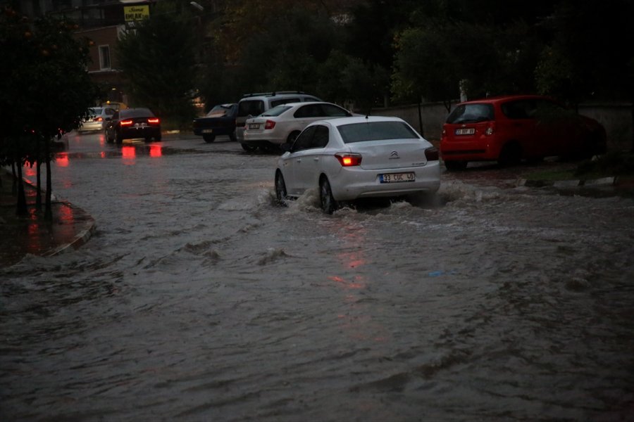 Güncelleme 2 - Mersin'de Sağanak Ve Dolu Etkili Oluyor