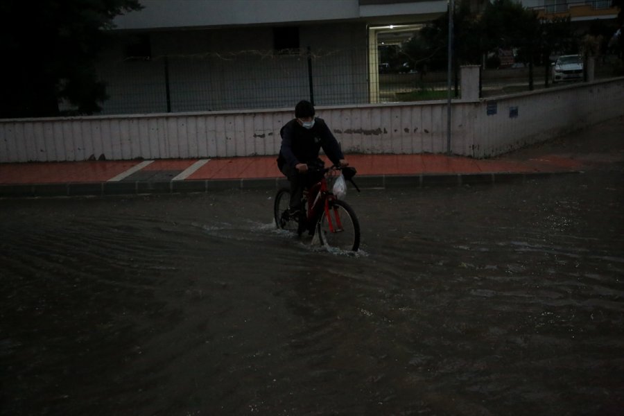 Güncelleme 2 - Mersin'de Sağanak Ve Dolu Etkili Oluyor