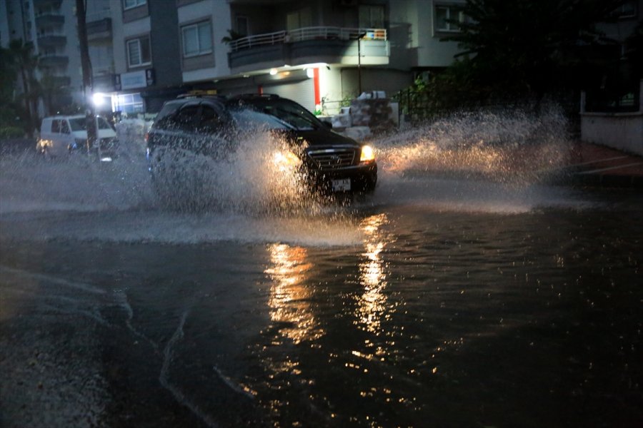 Güncelleme 2 - Mersin'de Sağanak Ve Dolu Etkili Oluyor