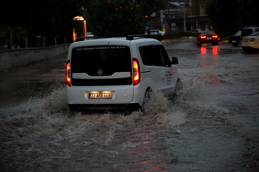 Güncelleme 2 - Mersin'de Sağanak Ve Dolu Etkili Oluyor