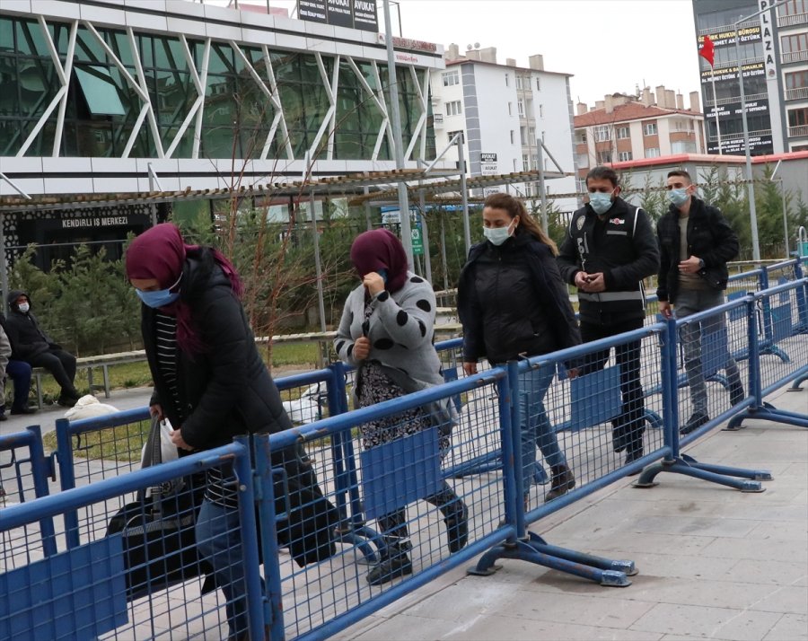 Niğde Merkezli Fetö Operasyonunda Yakalanan 17 Kadın Şüpheliden 5'i Adliyede