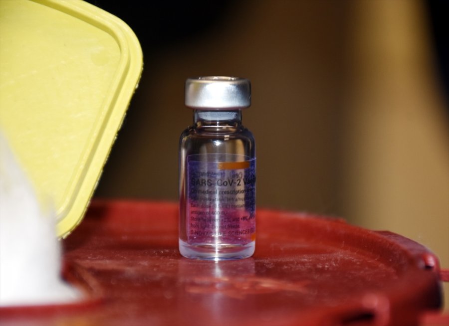 Alanya'da Sağlık Çalışanlarına Kovid-19 Aşısı Yapılmaya Başlandı