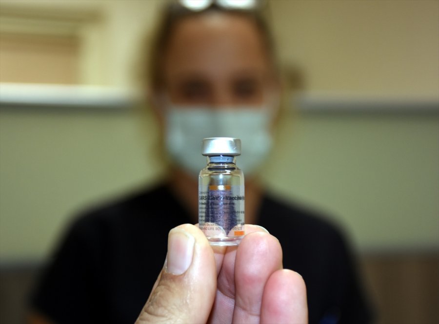 Alanya'da Sağlık Çalışanlarına Kovid-19 Aşısı Yapılmaya Başlandı