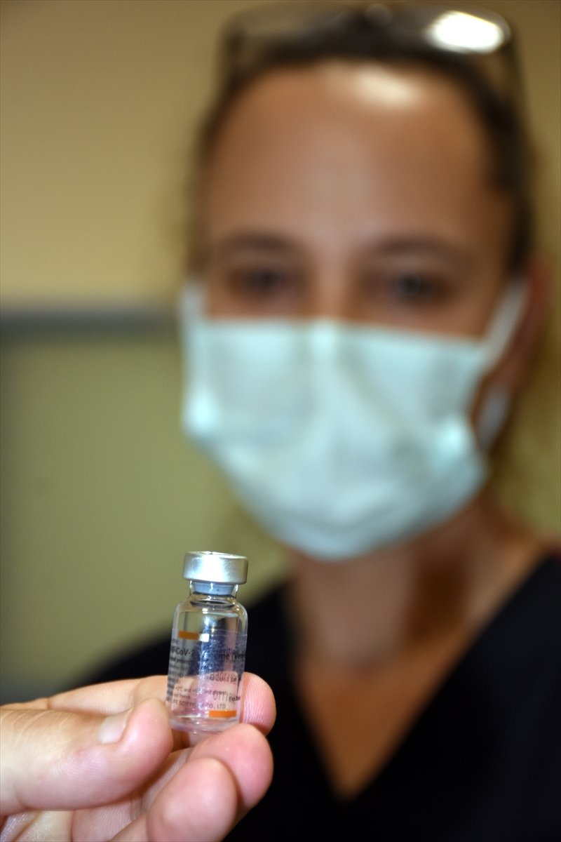 Alanya'da Sağlık Çalışanlarına Kovid-19 Aşısı Yapılmaya Başlandı