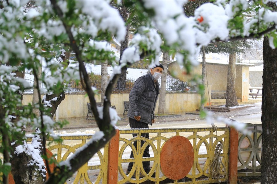 Hadim'de Kar Yağışı Etkili Oluyor
