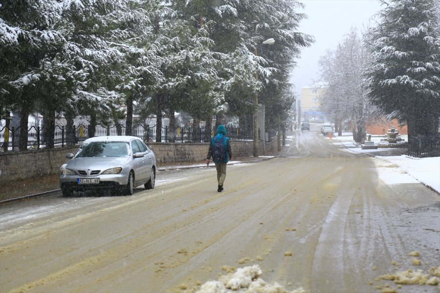 Hadim'de Kar Yağışı Etkili Oluyor