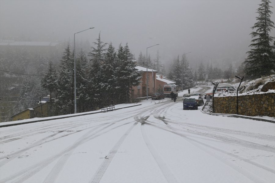 Hadim'de Kar Yağışı Etkili Oluyor