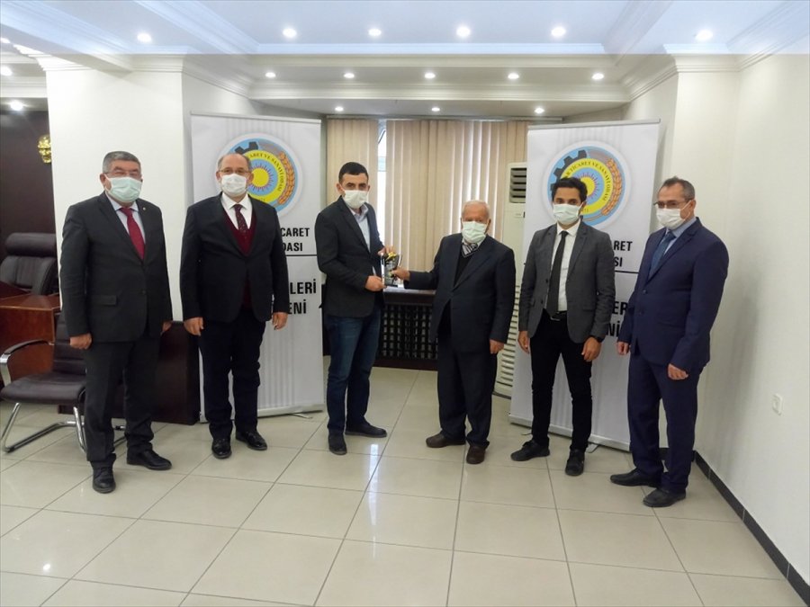 Karapınar'da Vergi Rekortmenlerine Plaket Verildi