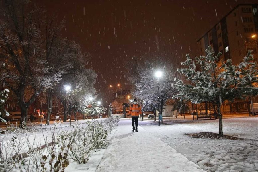 Kayseri'de Belediyelerin Karla Mücadele Çalışmaları Sürüyor