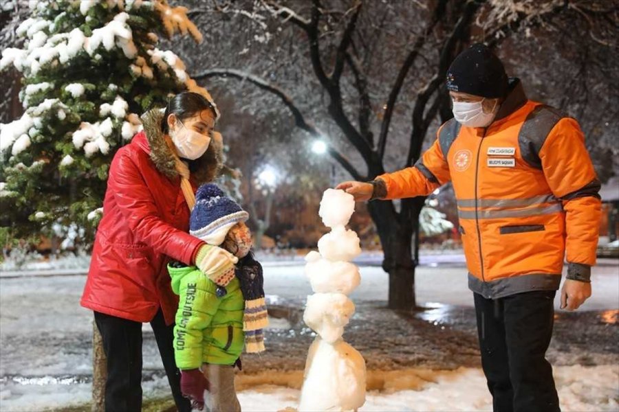 Kayseri'de Belediyelerin Karla Mücadele Çalışmaları Sürüyor