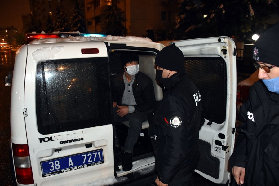 Kayseri'de Hırsızlık Şüphelisini Bina Sakinleri Yakaladı