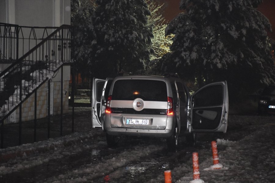 Kayseri'de Polisin Kovaladığı Şüpheliler, Kullandıkları Aracı Bırakıp Kaçtı