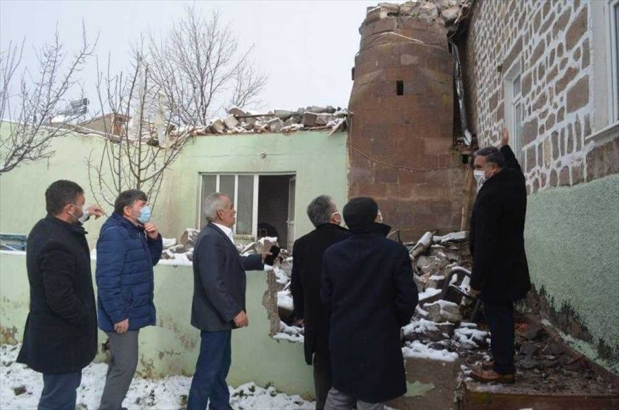 Kayseri'de Yıldırım Düşmesi Sonucu Hasar Gören Camide İnceleme Başlatıldı