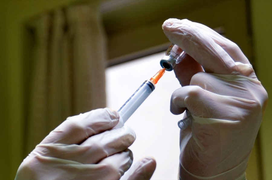 Konya Ve Aksaray'da Sağlık Çalışanlarına Coronavac Aşısının İlk Dozu Yapılmaya Başlandı