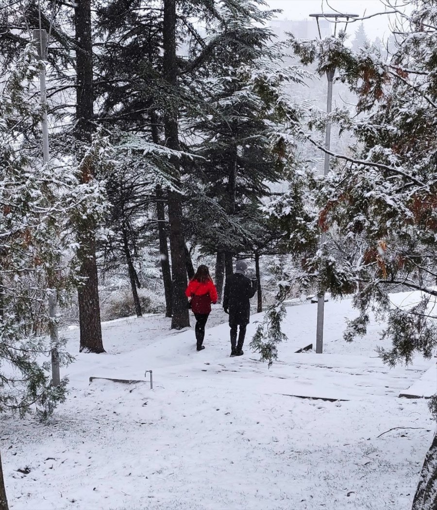 Başkentte Kar Yağışı Etkili Oluyor