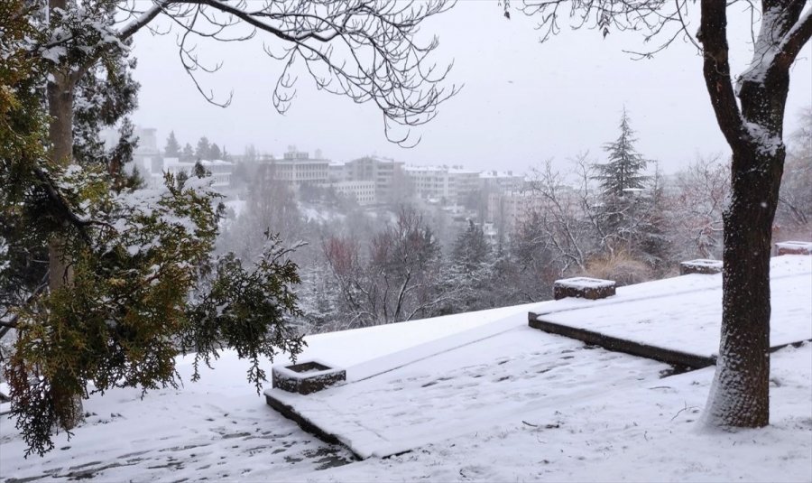 Başkentte Kar Yağışı Etkili Oluyor