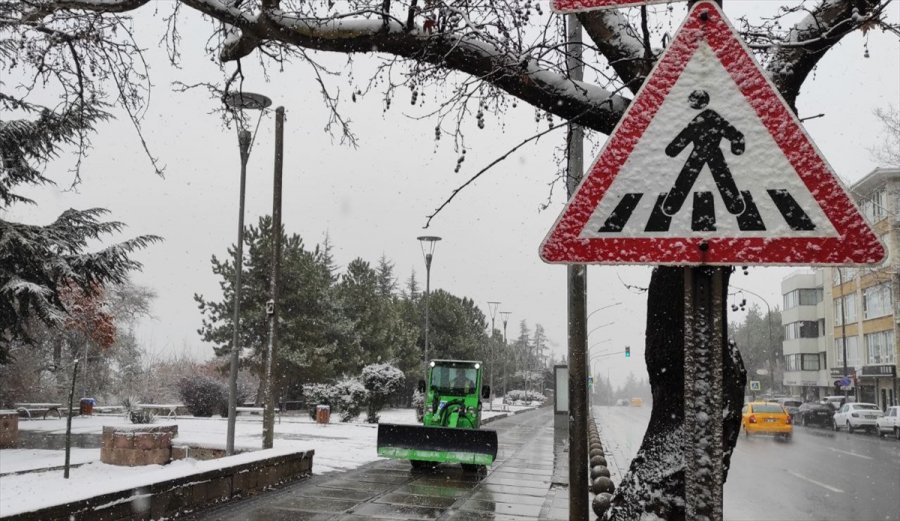Başkentte Kar Yağışı Etkili Oluyor