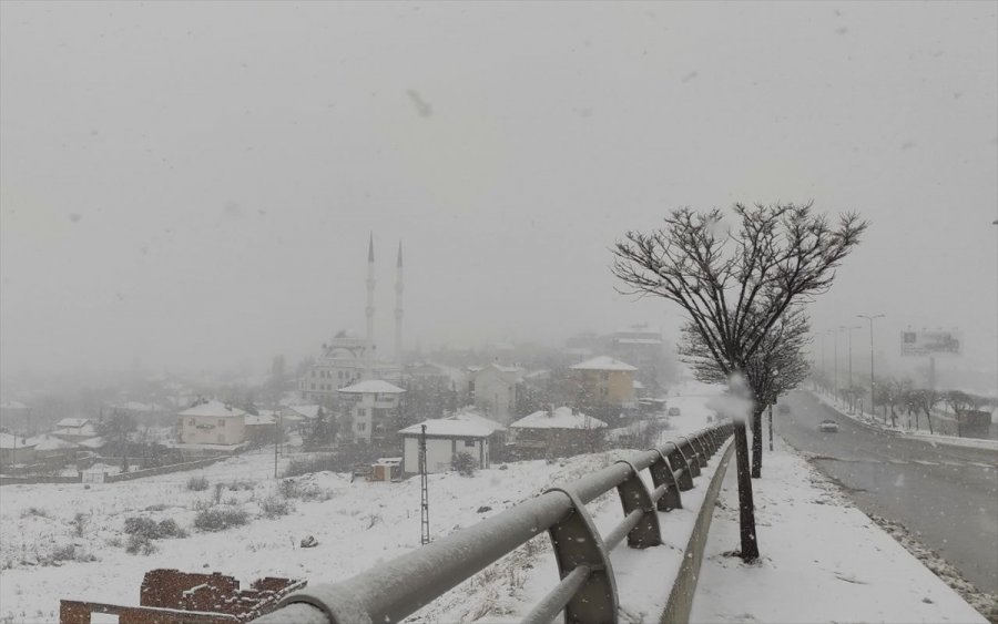 Başkentte Kar Yağışı Etkili Oluyor