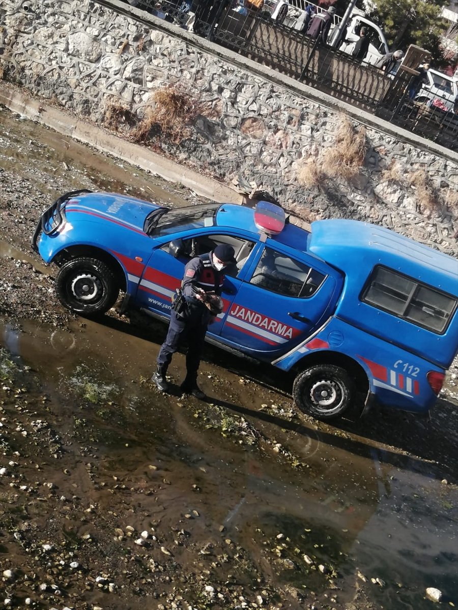 Bozkır'da Jandarma Ekipleri Yaralı Kızıl Şahine Yardım Eli Uzattı