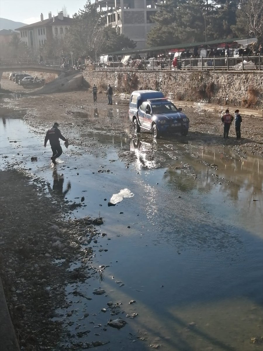 Bozkır'da Jandarma Ekipleri Yaralı Kızıl Şahine Yardım Eli Uzattı