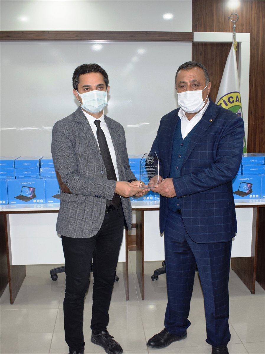 Karapınar'da Öğrencilere Tablet Dağıtımı Yapıldı