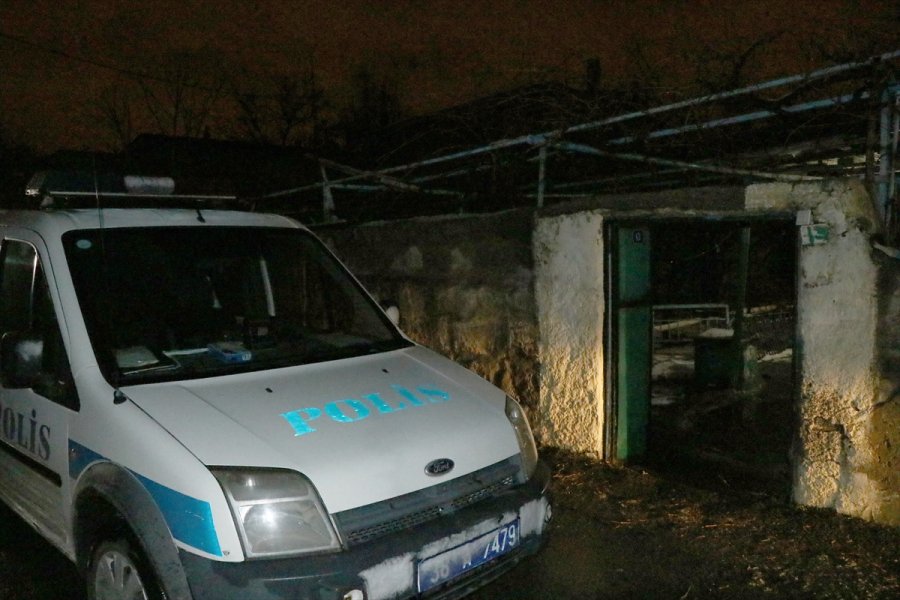 Kayseri'de Hırsızlık İçin Eve Giren İki Zanlı Suçüstü Yakalandı