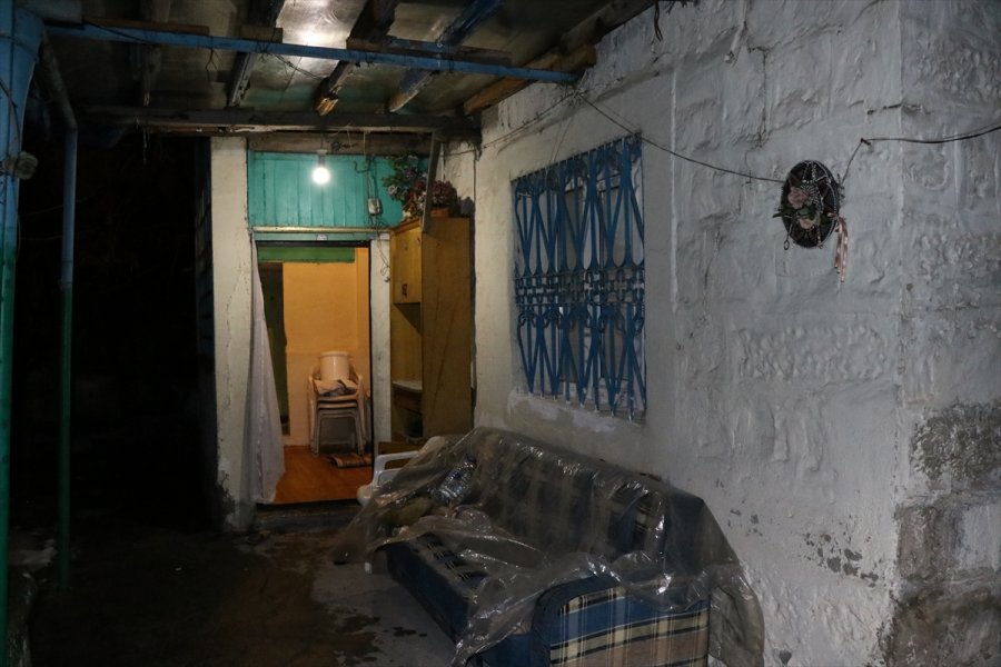 Kayseri'de Hırsızlık İçin Eve Giren İki Zanlı Suçüstü Yakalandı