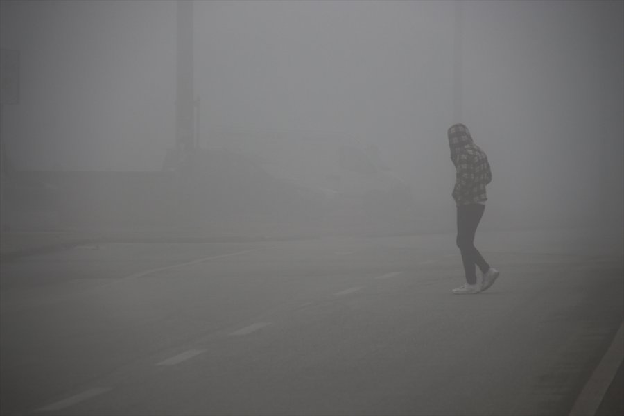 Konya'da Yoğun Sis Etkili Olmaya Devam Ediyor