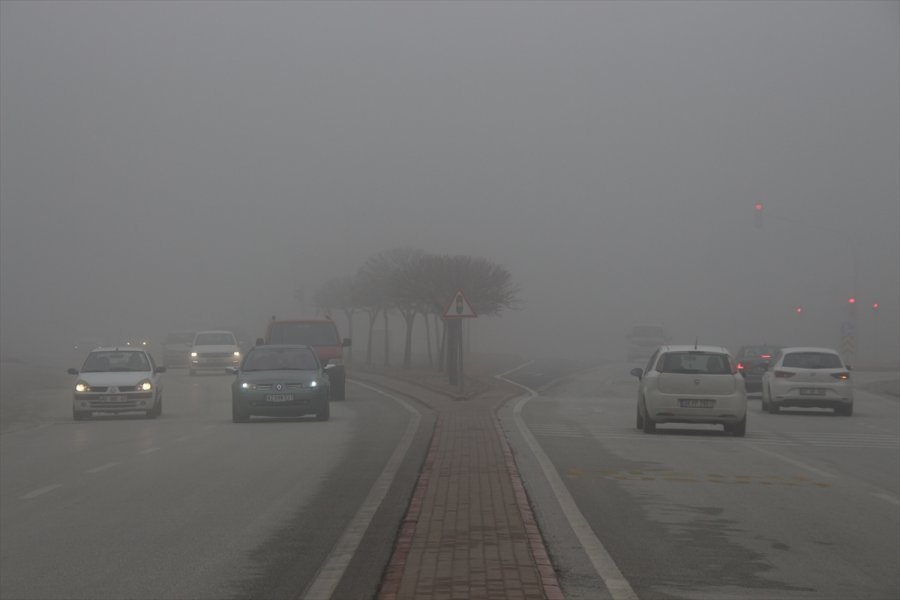 Konya'da Yoğun Sis Etkili Olmaya Devam Ediyor