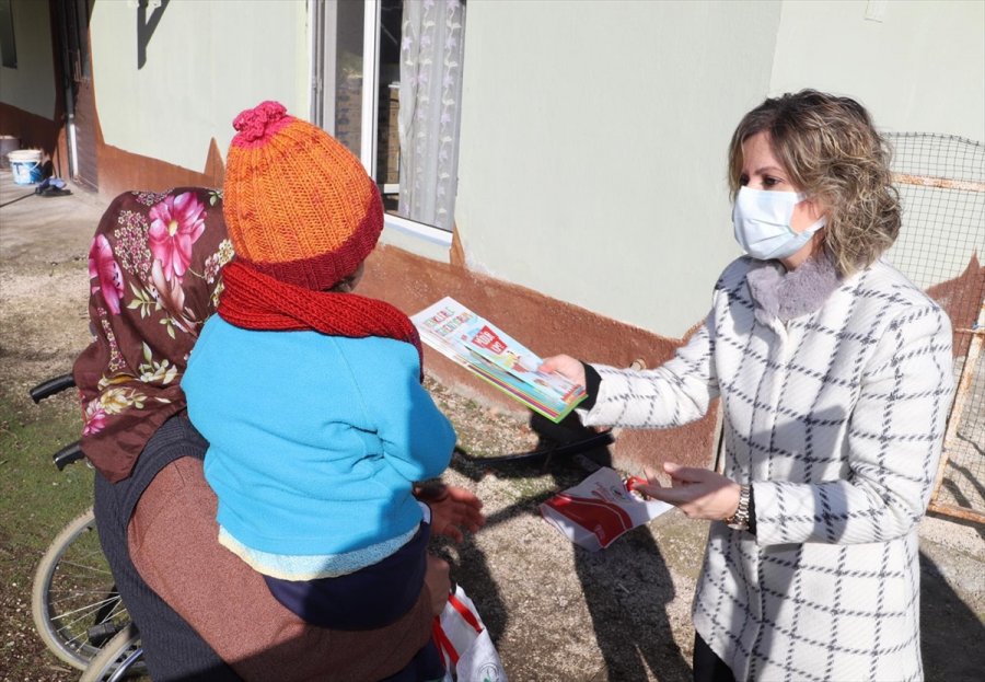 Elmalı'da İhtiyaç Sahibi Çocuklara Kışlık Giysi Yardımı Yapıldı