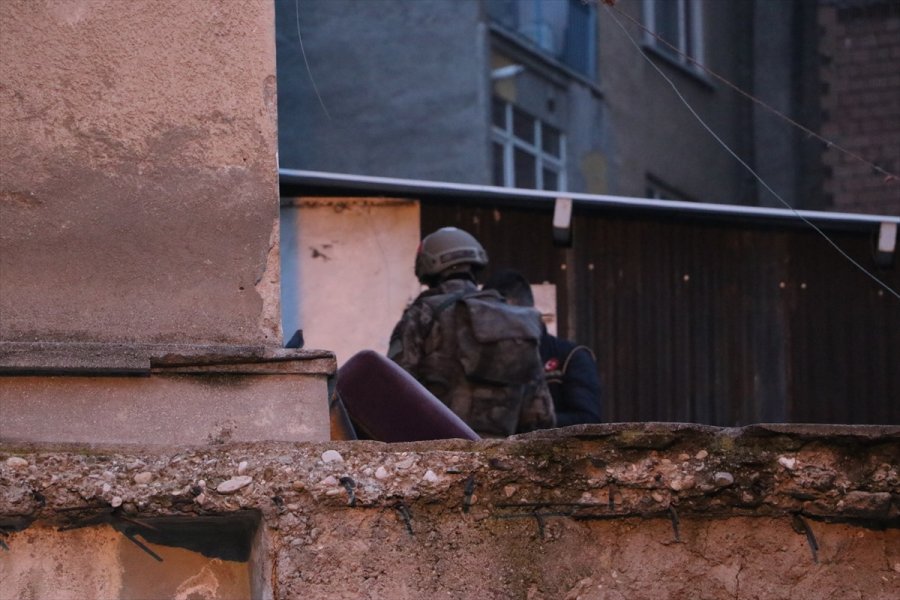 Karaman'da 550 Polisle Organize Suç Örgütü Operasyonu