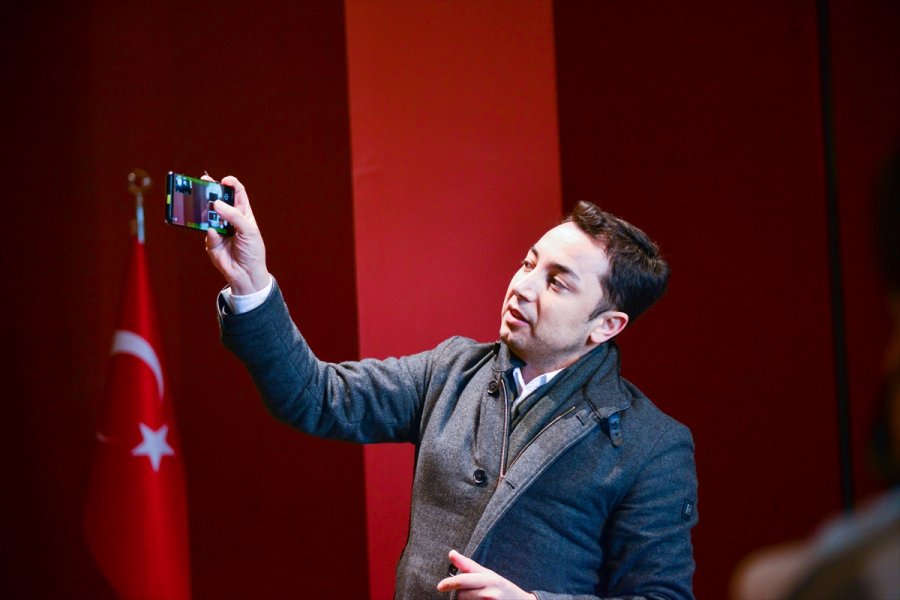 “Müzede Selfie Günü”nde Galaxy S21'in Özellikleri De Deneyimlendi