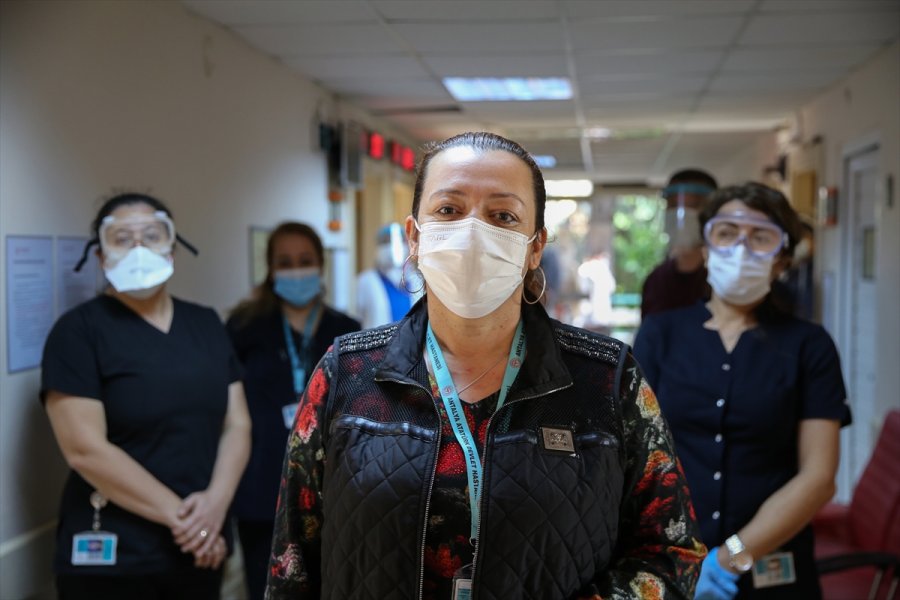 Sağlık Çalışanları Kovid-19 Aşısı Uygulamasından Memnun