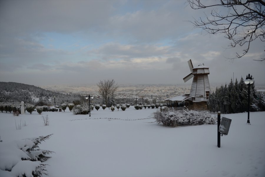 Eskişehir'de Kar Yağışı Etkili Oldu