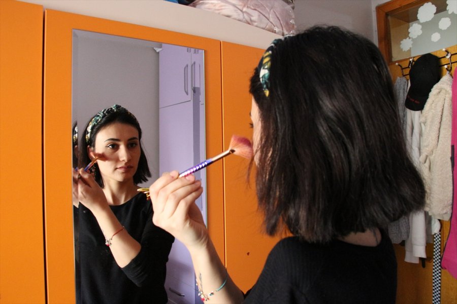 Hastalığı Nedeniyle Bir Kolunu Kaybeden Eski Milli Sporcu Hayata Sıkıca Tutunuyor