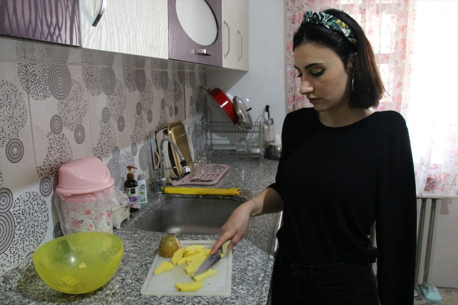 Hastalığı Nedeniyle Bir Kolunu Kaybeden Eski Milli Sporcu Hayata Sıkıca Tutunuyor