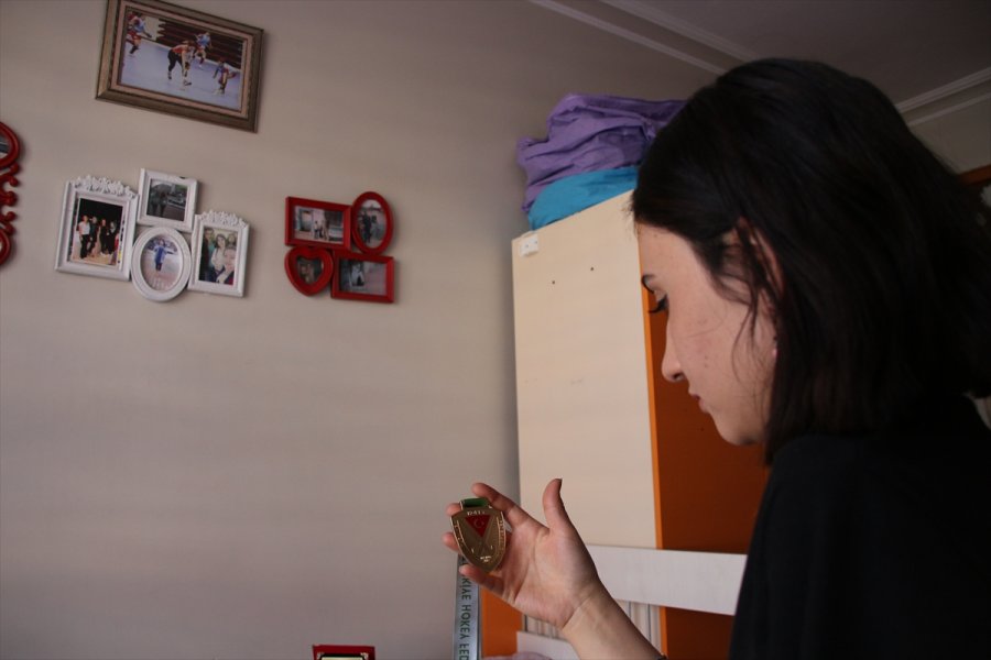 Hastalığı Nedeniyle Bir Kolunu Kaybeden Eski Milli Sporcu Hayata Sıkıca Tutunuyor