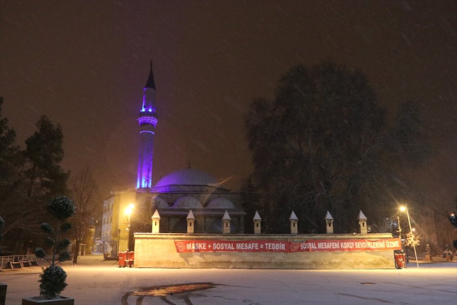 Karaman Kar Yağışı İle Beyaza Büründü